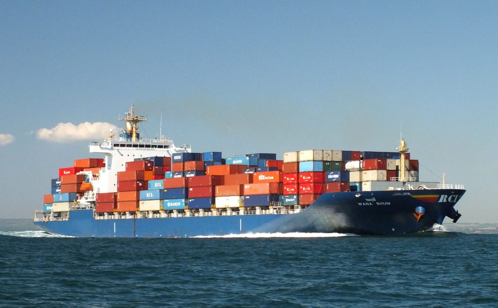  Vận tải đường biển là vận chuyển hàng hóa bằng phương tiện, cơ sở hạ tằng đường biển.
