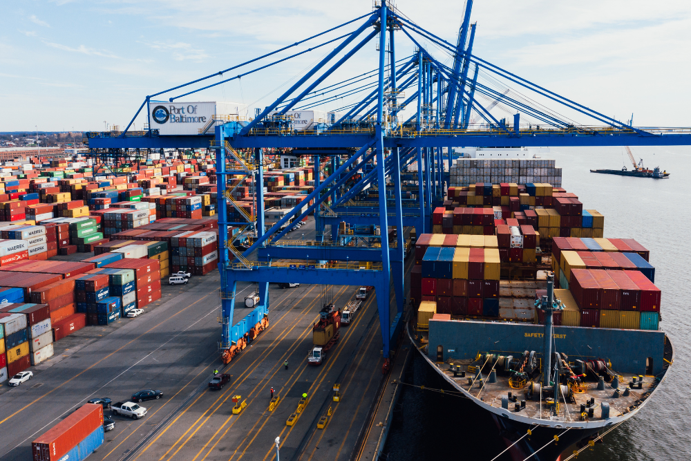 Vận tải biển quốc tế là hình thức sử dụng các phương tiện chuyên chở và cơ sở hạ tầng trên biển để lưu thông hàng hoá