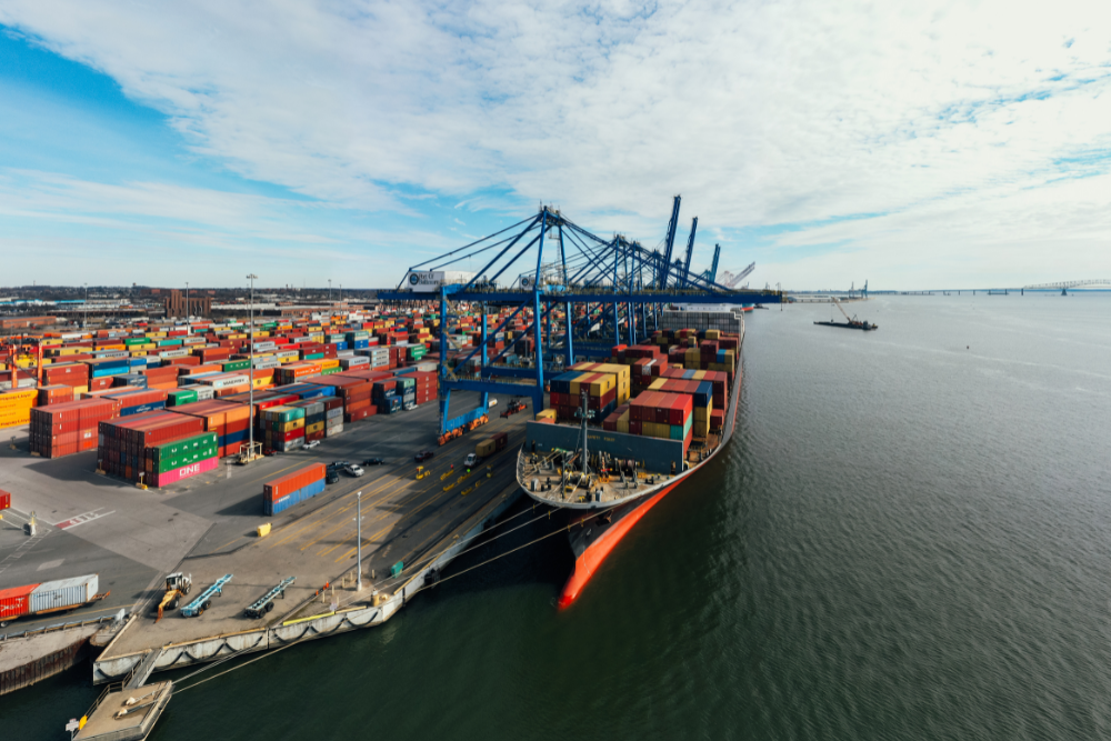Tiến hành thủ tục hải quan để xuất khẩu là một trong những quy trình giao nhận hàng hoá xuất khẩu bằng đường biển